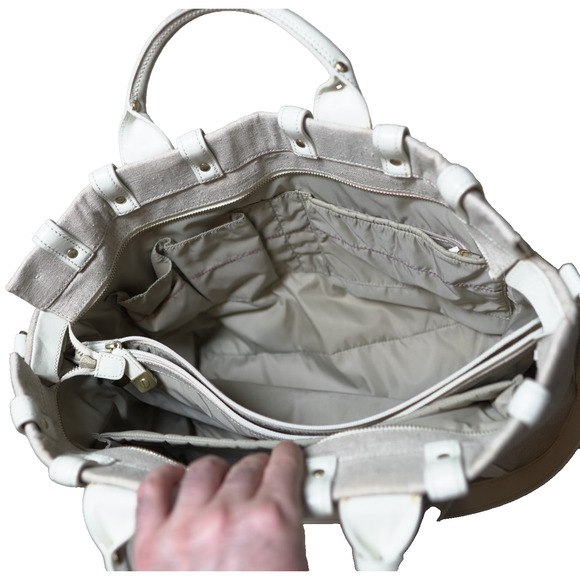 TUMI Two-Toned White Laptop Tote LMT. Collection Sloane 2012 Academia Corpcore - Picture 8 of 13